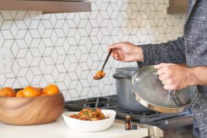 Beginner Guide to Using a Slow Cooker for Easy Home Cooking
